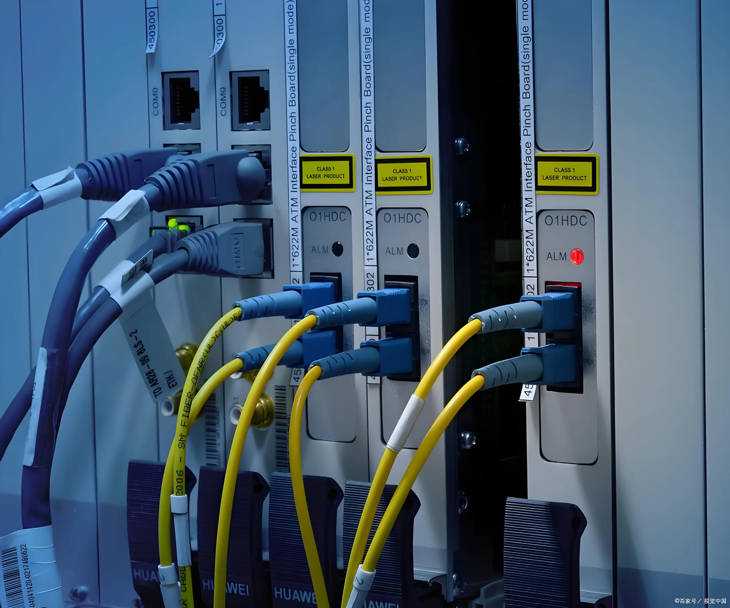 High-speed communication equipment 18-layer Megtron-7 PCB application.