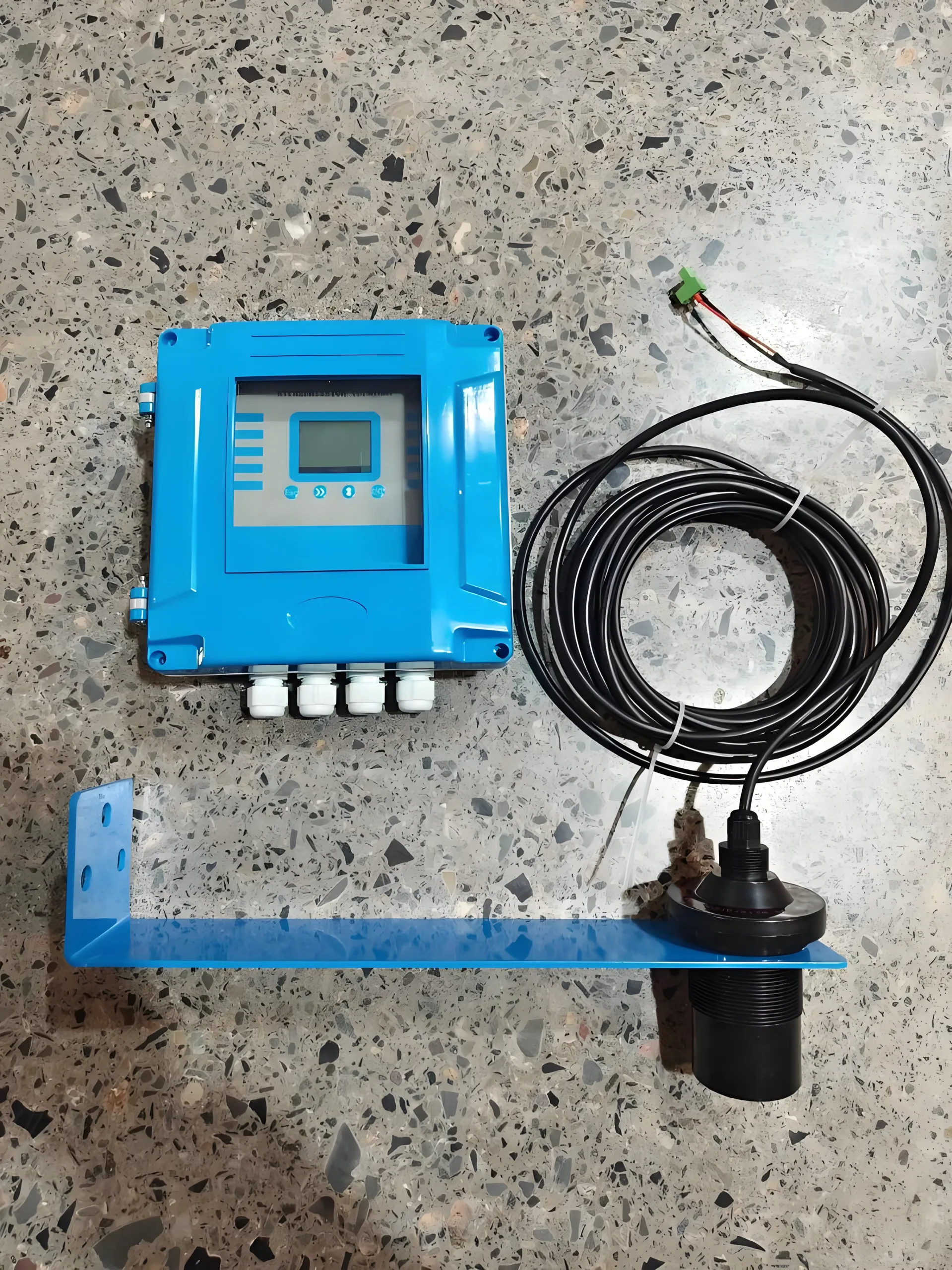 8-Layer Hybrid PCB with Rogers RO3003, RO4835, and Isola 370HR for Liquid Level Sensors in Industrial Automation